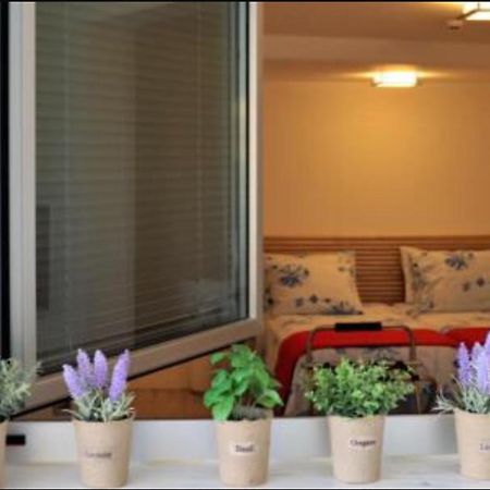 Red Cozy Stay Limasol Buitenkant foto