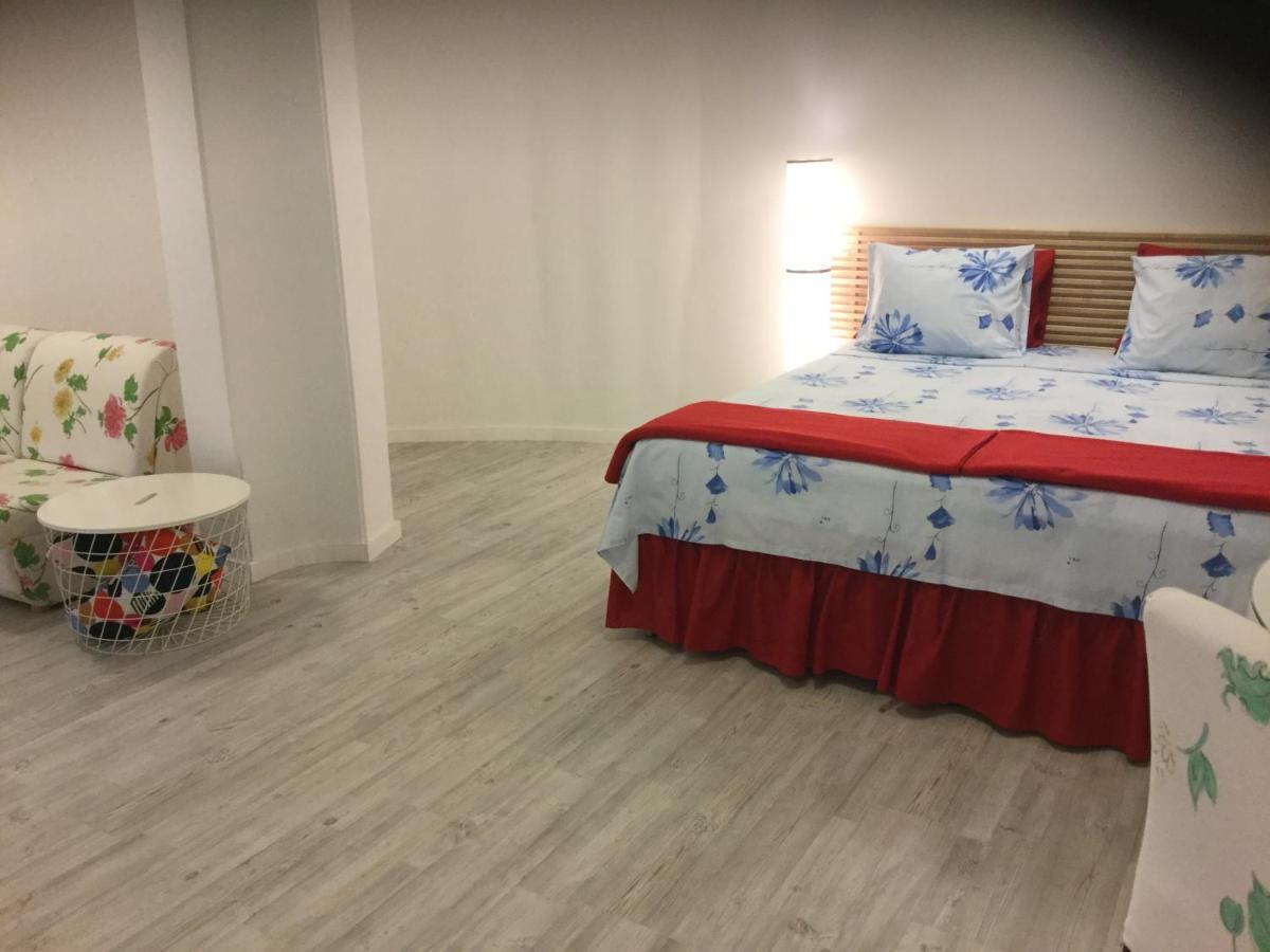 Red Cozy Stay Limasol Kamer foto