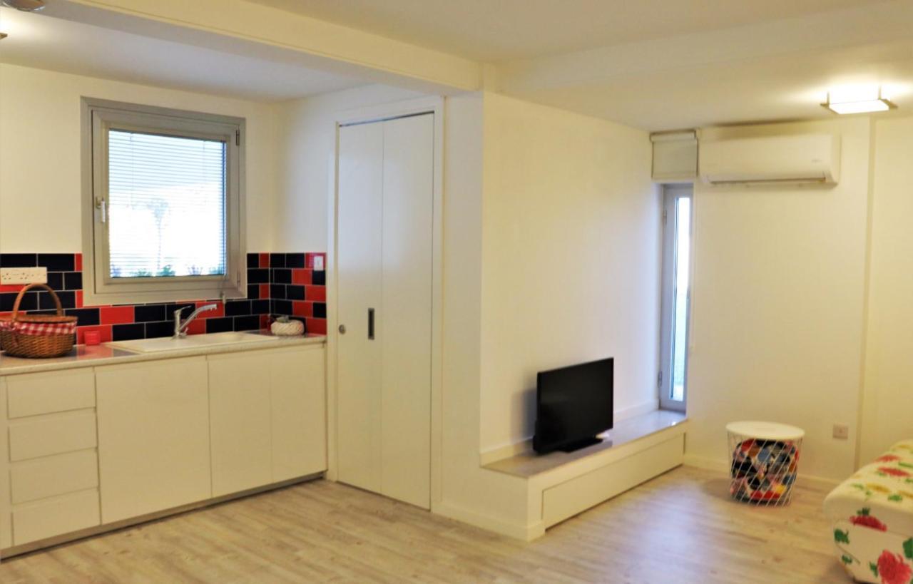 Red Cozy Stay Limasol Buitenkant foto