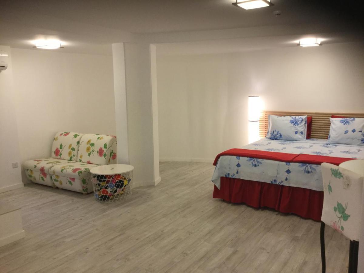 Red Cozy Stay Limasol Buitenkant foto