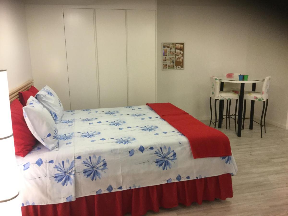 Red Cozy Stay Limasol Buitenkant foto